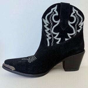 NEW DINGO Black Suede Leather Shortie Joyride Boot Size 9M